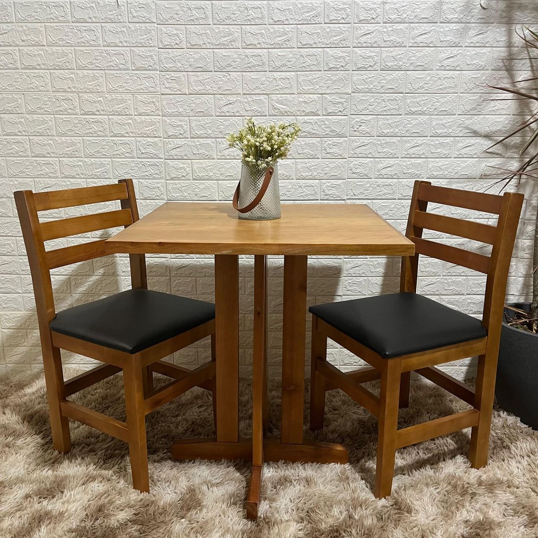 Conjunto Fixo 70x70 Mesa com 2 Cadeiras Estofadas ( MEL )