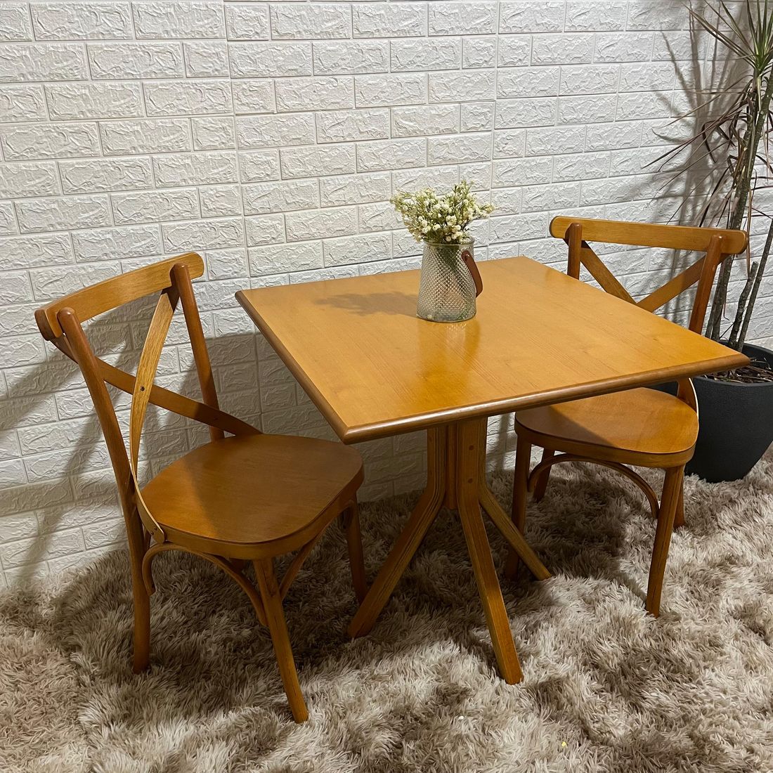 Conjunto Mesa X 80x80 Com 2 Cadeiras X Madeira Maciça Mel Conjunto Mesa X 80x80 Com 2 Cadeiras X Madeira Maciça Mel