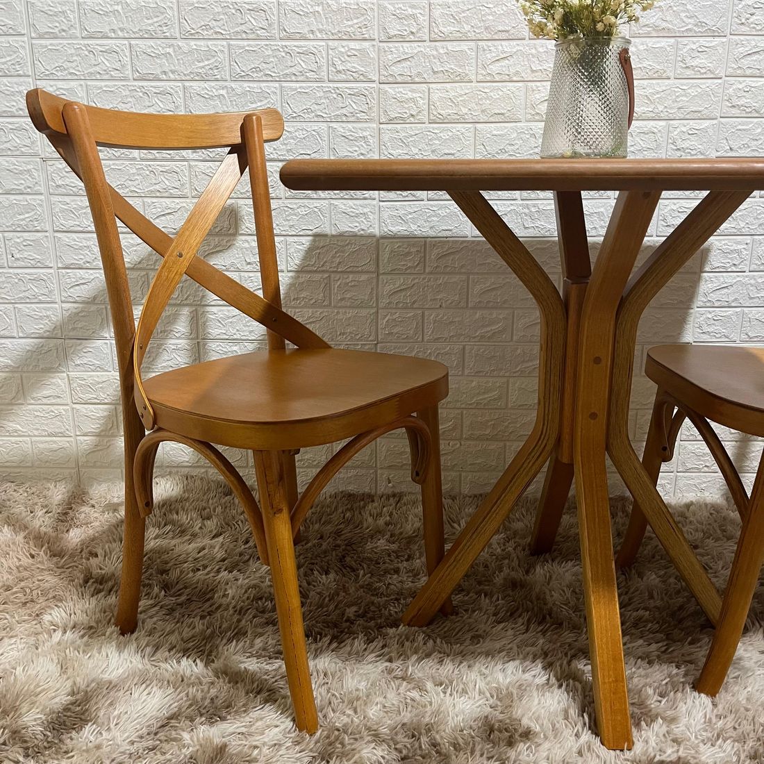 Conjunto Mesa X 80x80 Com 2 Cadeiras X Madeira Maciça Mel Conjunto Mesa X 80x80 Com 2 Cadeiras X Madeira Maciça Mel