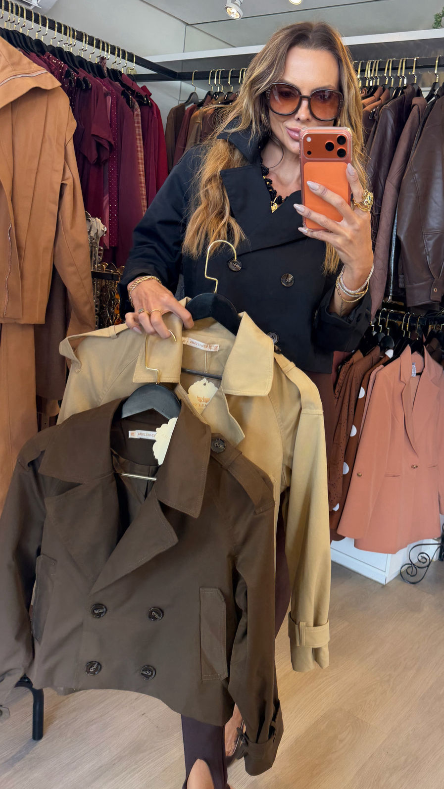 Trench Coat Feminino Clássico Curto cor Preta