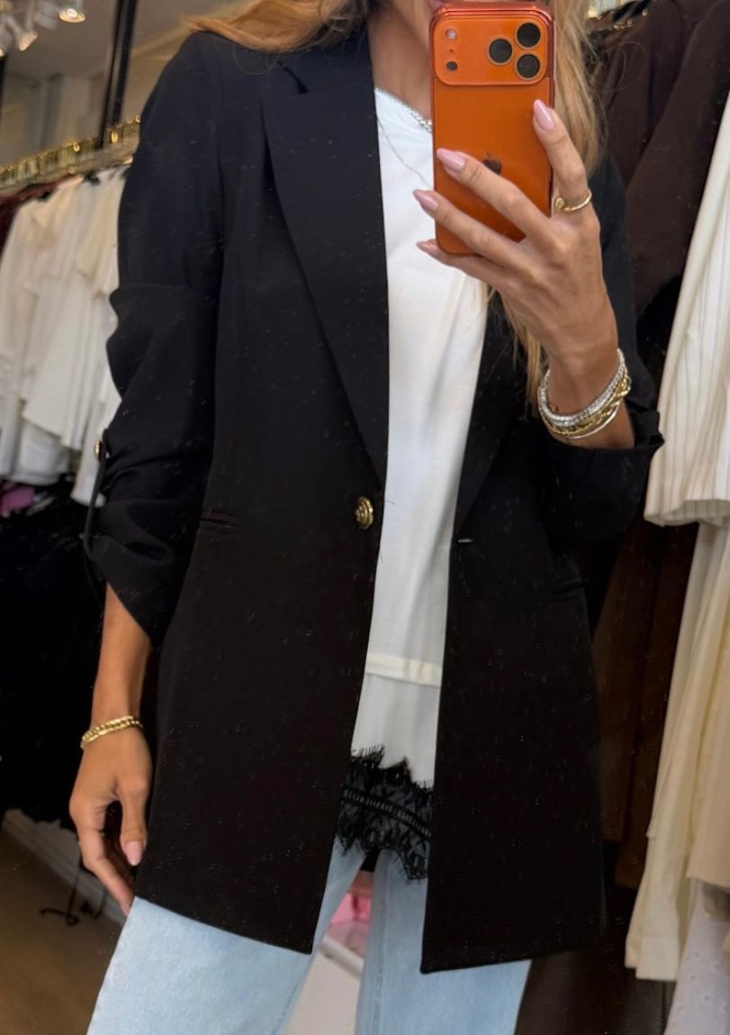 Blazer Longo Drama Signature Alfaiataria Premium com Martingale 1 botão cor Preto