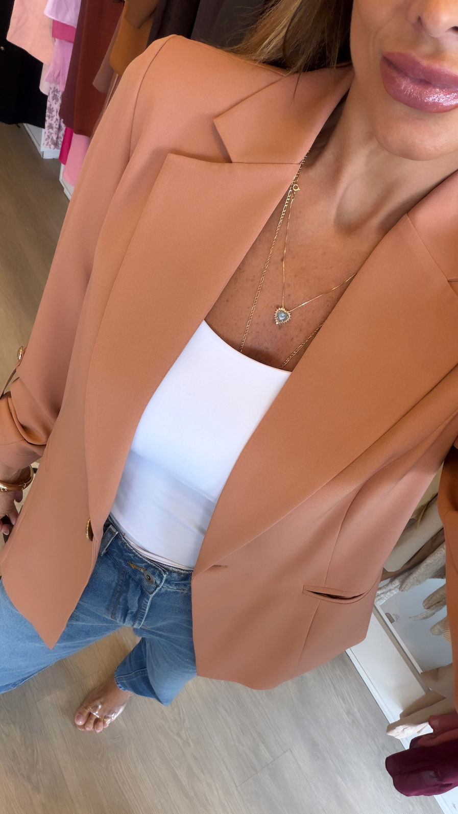 Blazer Longo Drama Signature Alfaiataria Premium com Martingale 1 botão cor Doce de Leite