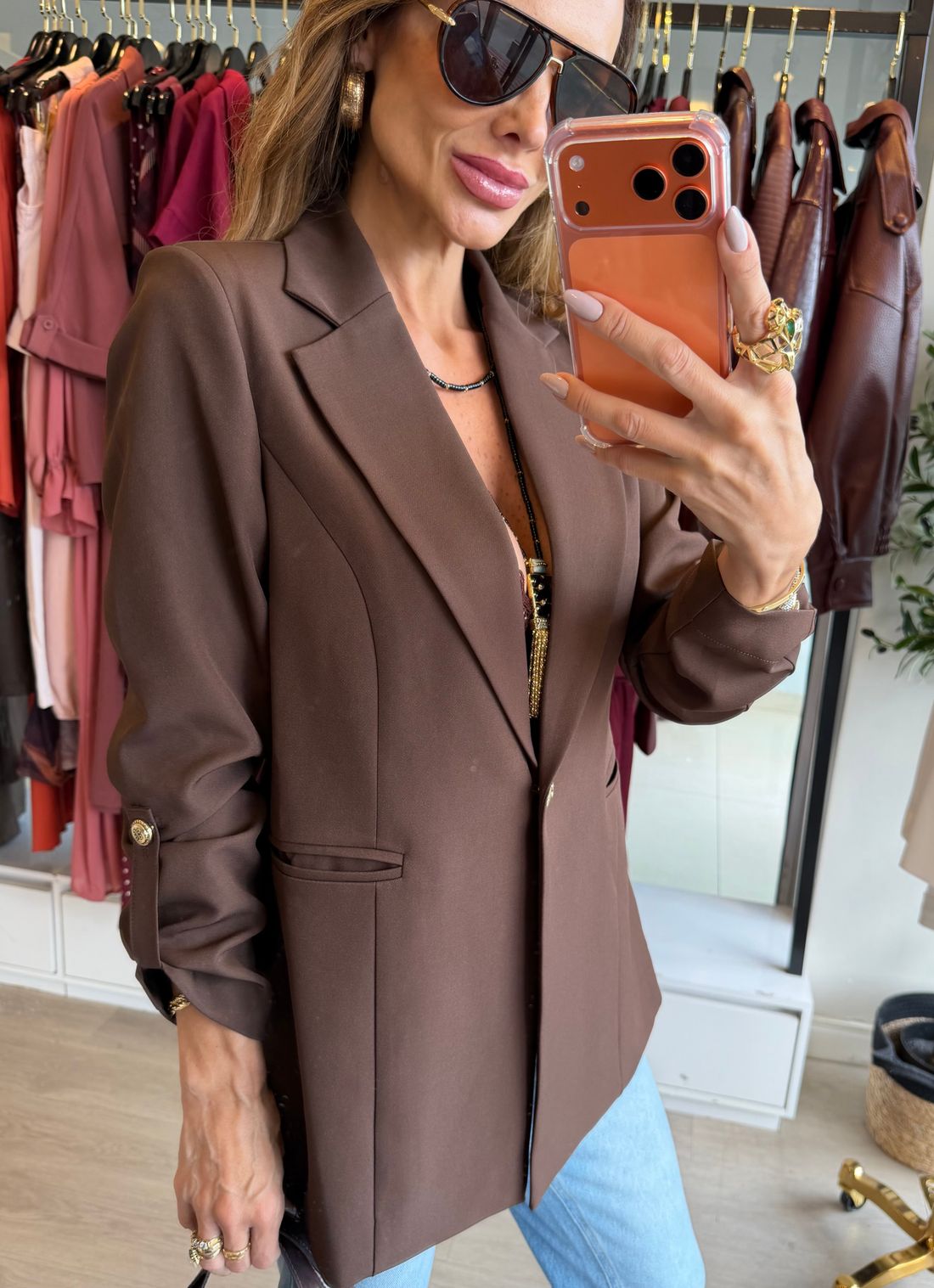 Blazer Longo Drama Signature Alfaiataria Premium com Martingale 1 botão cor Marrom Café