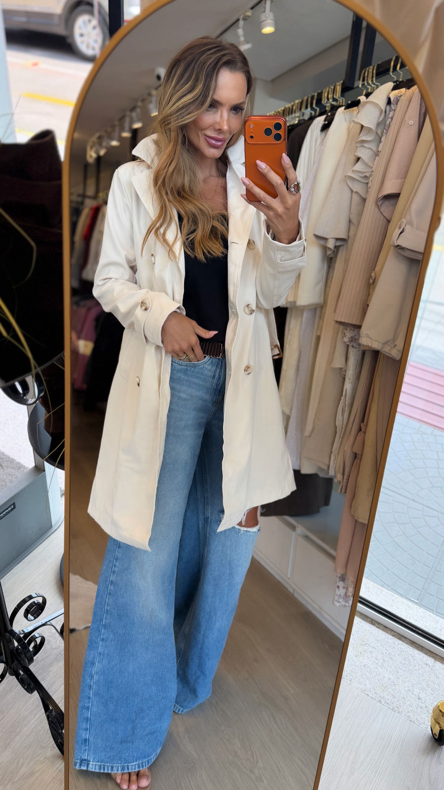 Trench Coat Clássico Longo cor Off/White Inspirado no Estilo Burberry