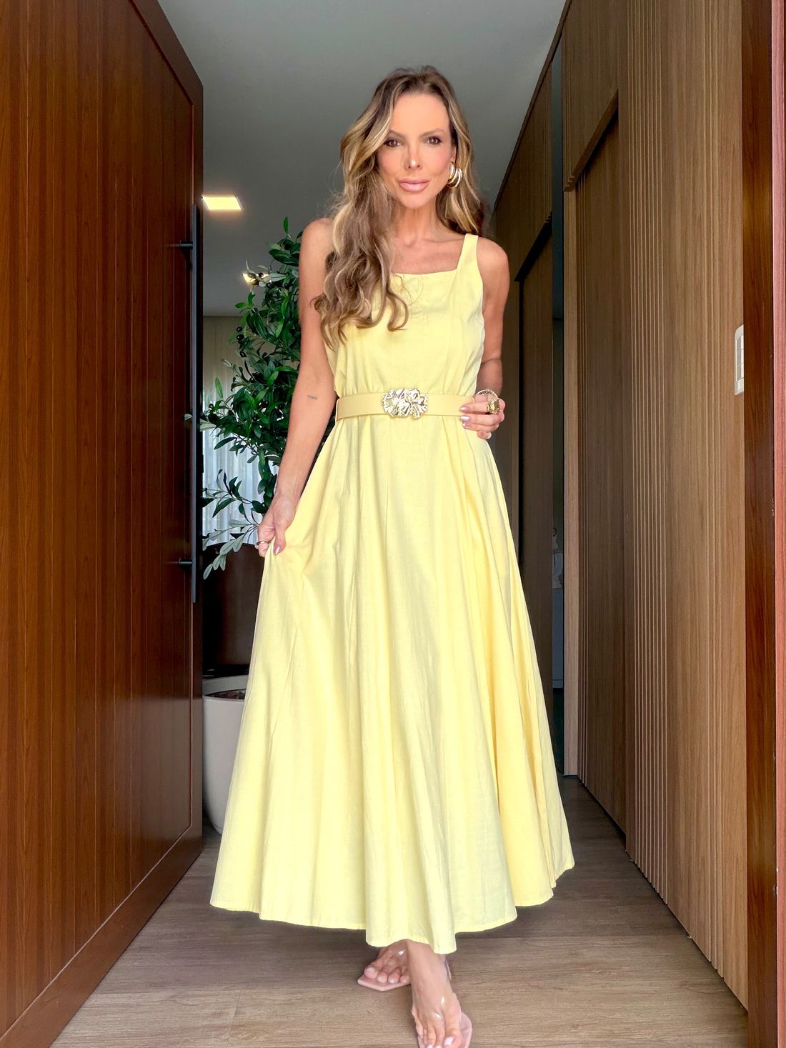 Vestido Linho cor Amarelo Vestido Linho cor Amarelo