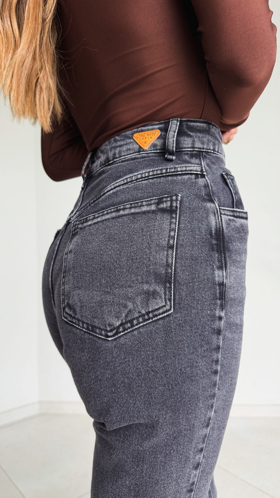 Calça Jeans Mom BLACK DA Essentials Denim com Elastano Calça Jeans Mom BLACK DA Essentials Denim com Elastano