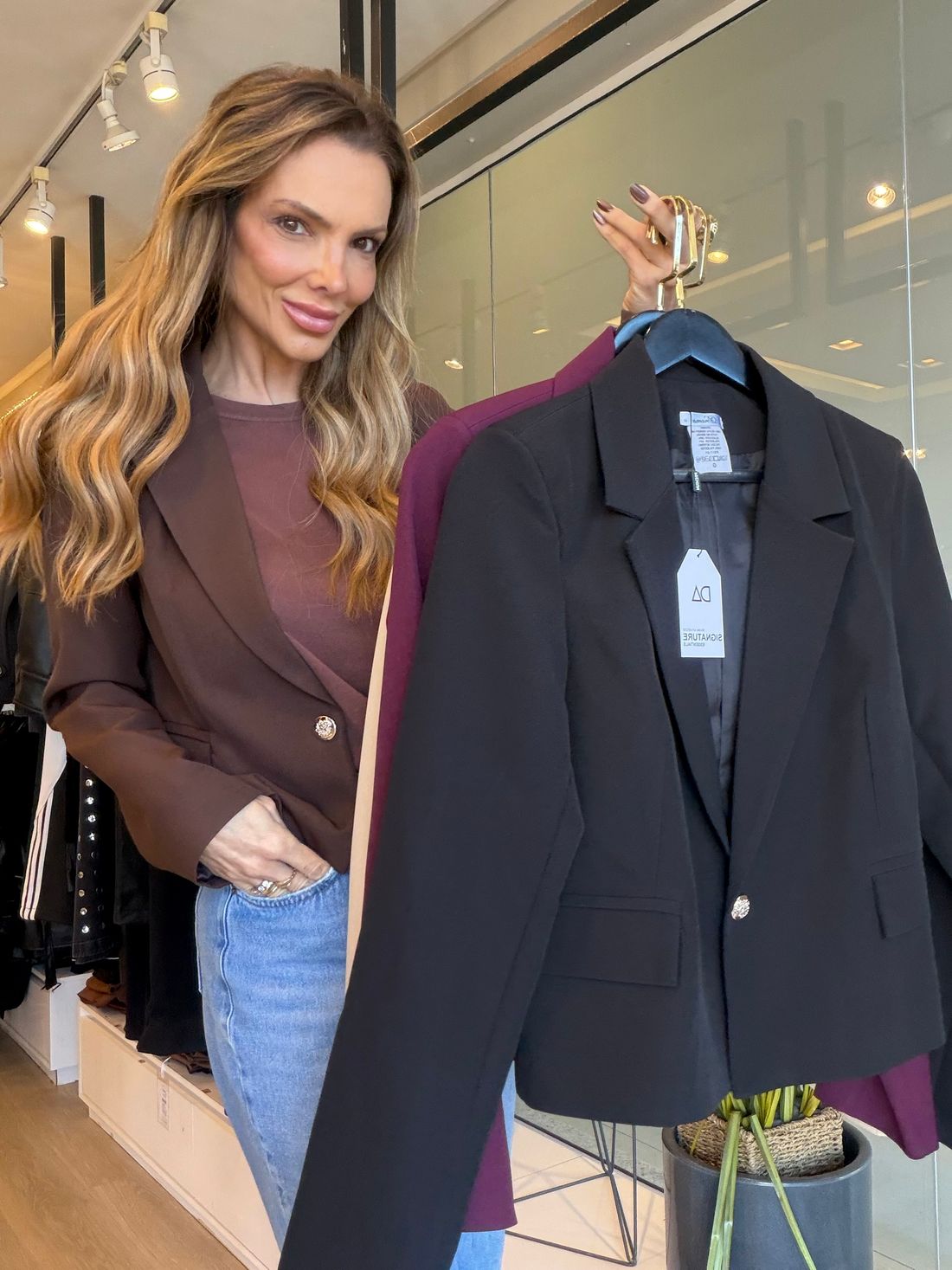 Blazer Curto Signature Alfaiataria Premium com 1 botão cor Marrom Café