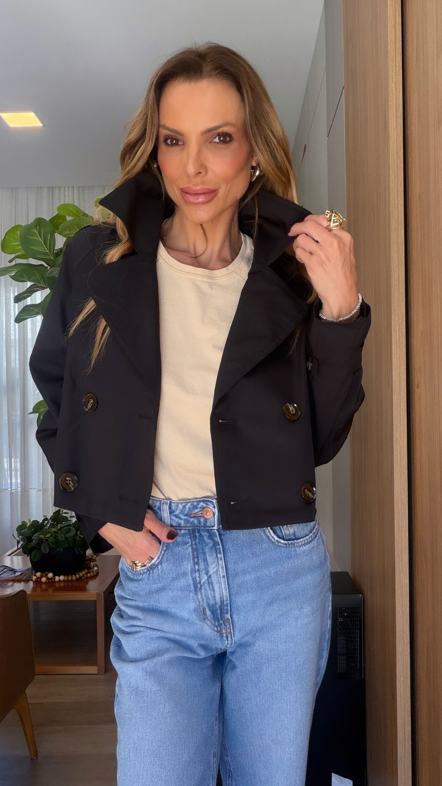 Trench Coat Feminino Clássico Curto cor Preta