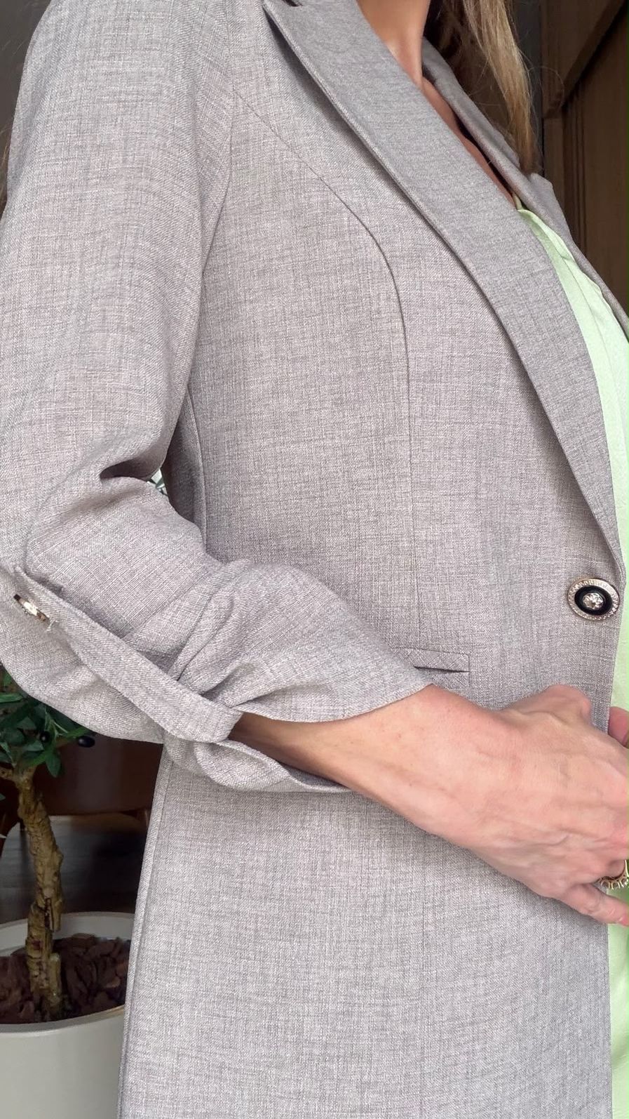 Blazer Longo Alfaiataria Premium com Martingale 1 botão cor Cinza Blazer Longo Alfaiataria Premium com Martingale 1 botão cor Cinza