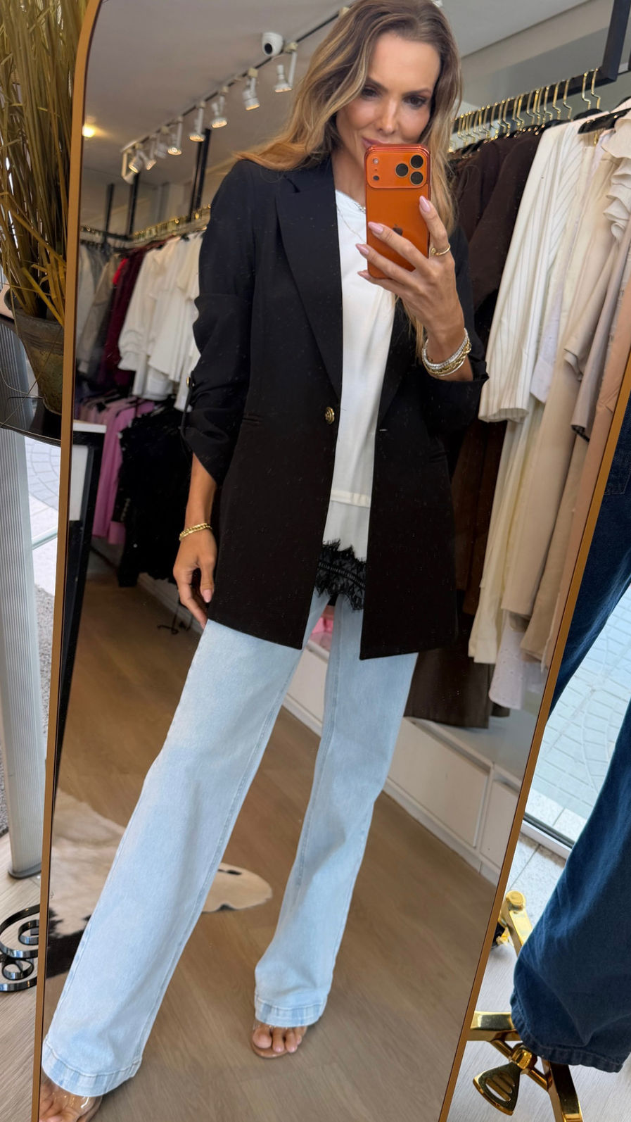 Blazer Longo Drama Signature Alfaiataria Premium com Martingale 1 botão cor Preto Blazer Longo Drama Signature Alfaiataria Premium com Martingale 1 botão cor Preto