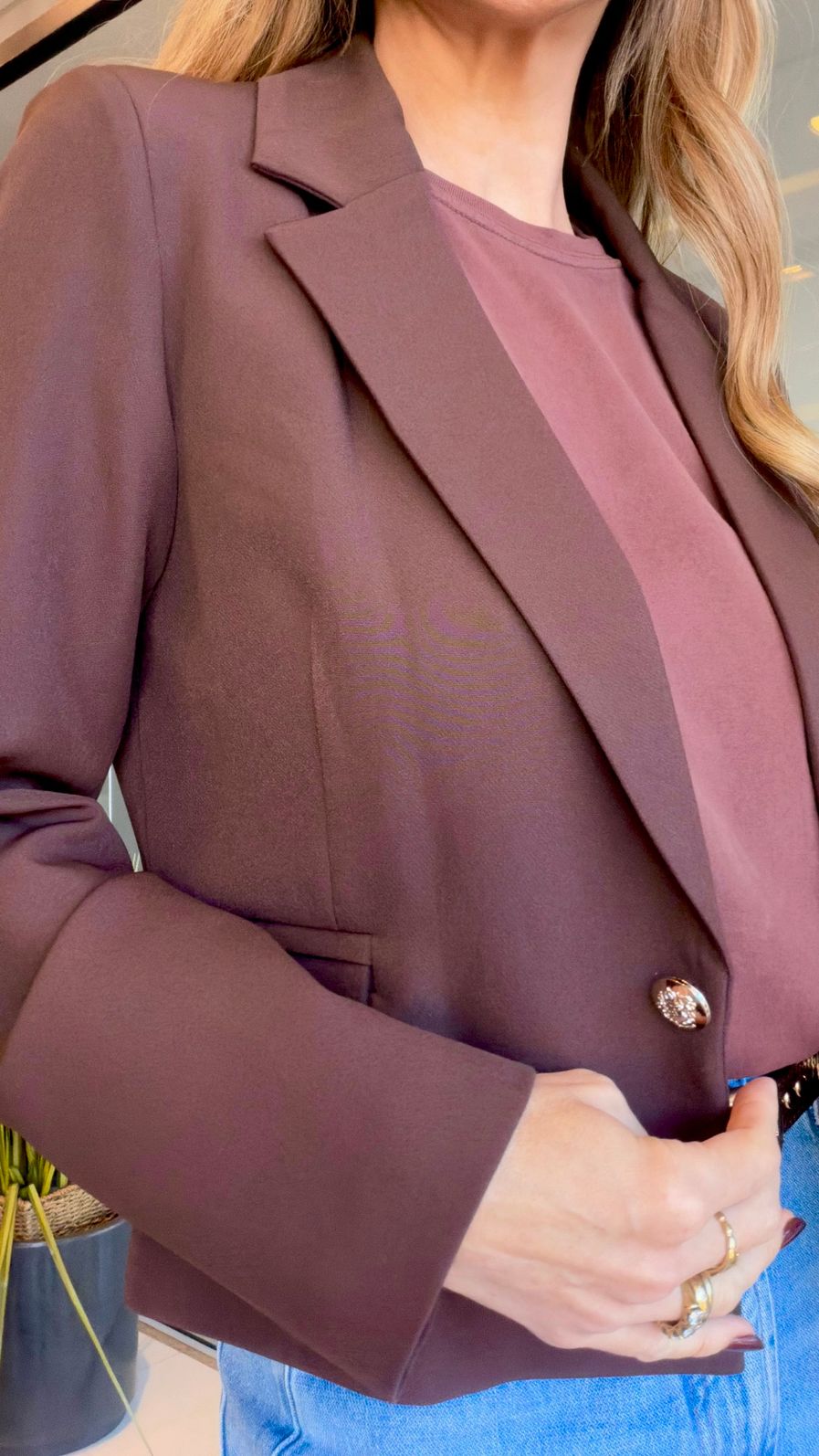 Blazer Curto Signature Alfaiataria Premium com 1 botão cor Marrom Café