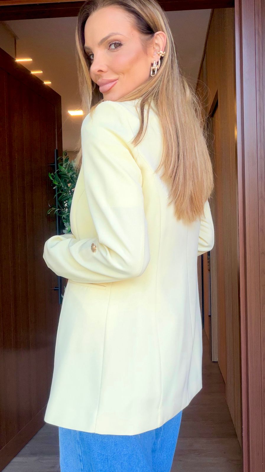 Blazer Longo Drama Signature Alfaiataria Premium com Martingale 1 botão cor Amarelo