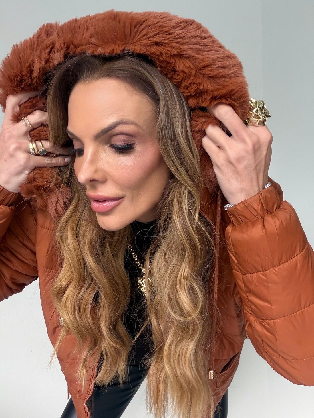 Jaqueta Fem Dupla Face Capuz Removível cor Camel Jaqueta Fem Dupla Face Capuz Removível cor Camel