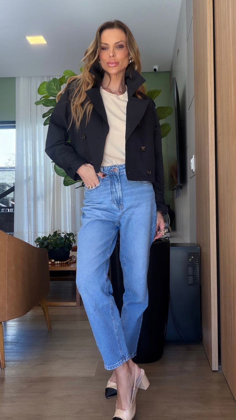 Trench Coat Feminino Clássico Curto cor Preta