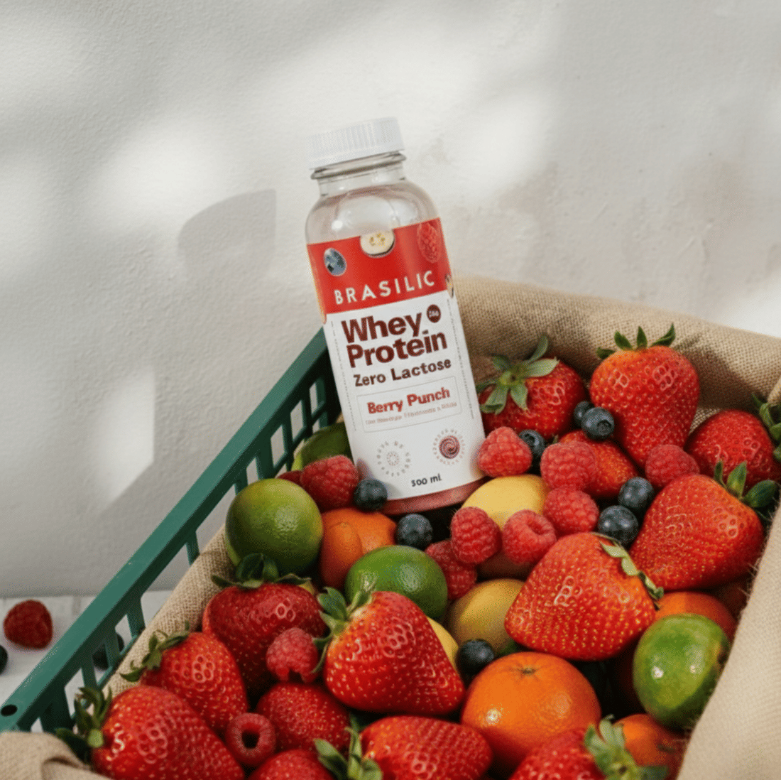 Whey Protein Concentrado Zero Lactose Frutas Vermelhas Berry Punch Garrafinha Whey Protein Concentrado Zero Lactose Frutas Vermelhas Berry Punch Garrafinha