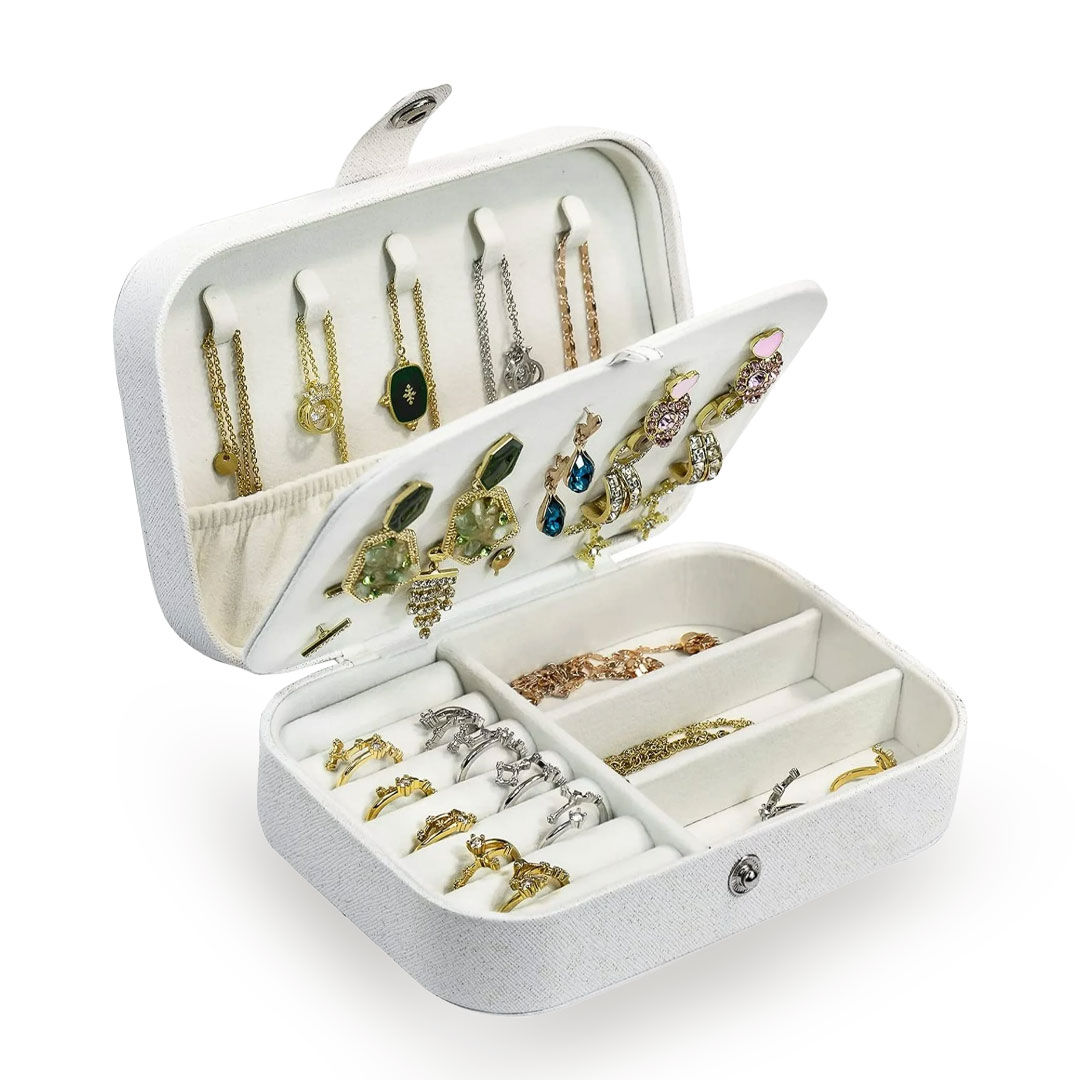 Nécessaire Mini Porta Joias Portátil Estojo com Zíper em Couro Sintético Branco Nécessaire Mini Porta Joias Portátil Estojo com Zíper em Couro Sintético Branco