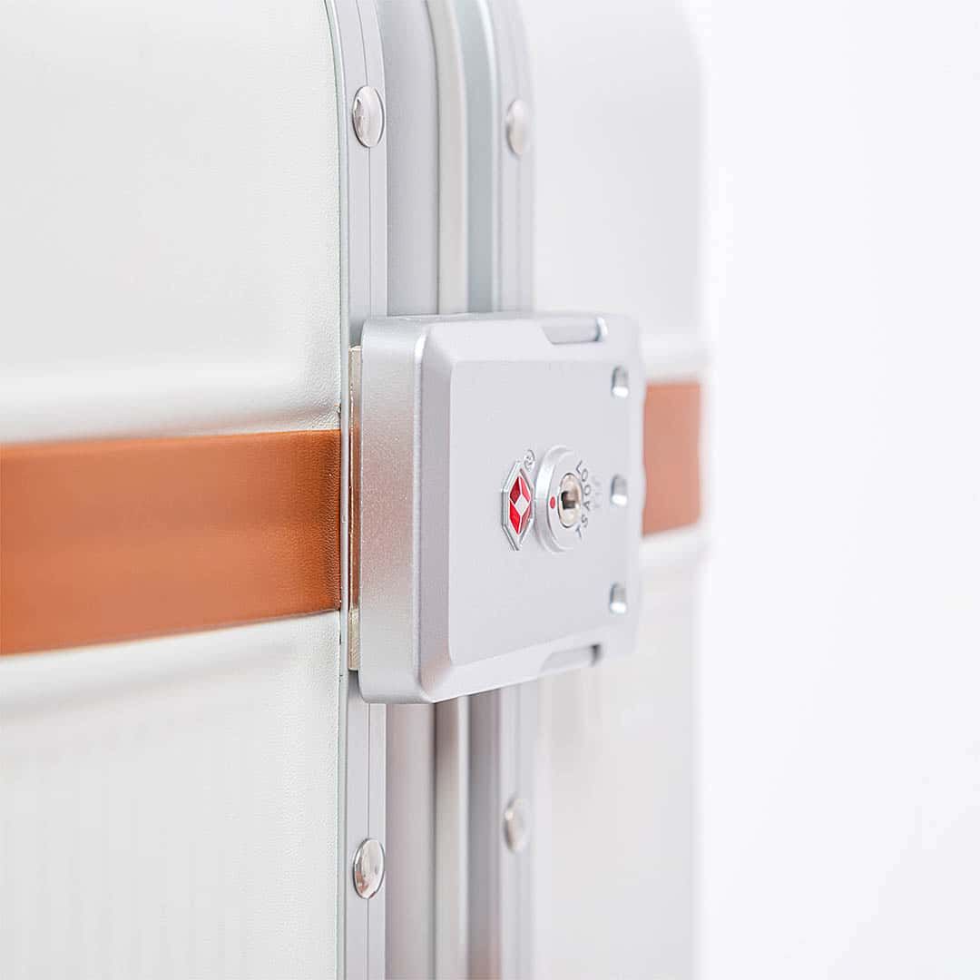 Kit de Mala de Viagem Pequena 10kg e Média 23kg Roma com Kit Necessaire Washbag e Tag Decorativa Branca