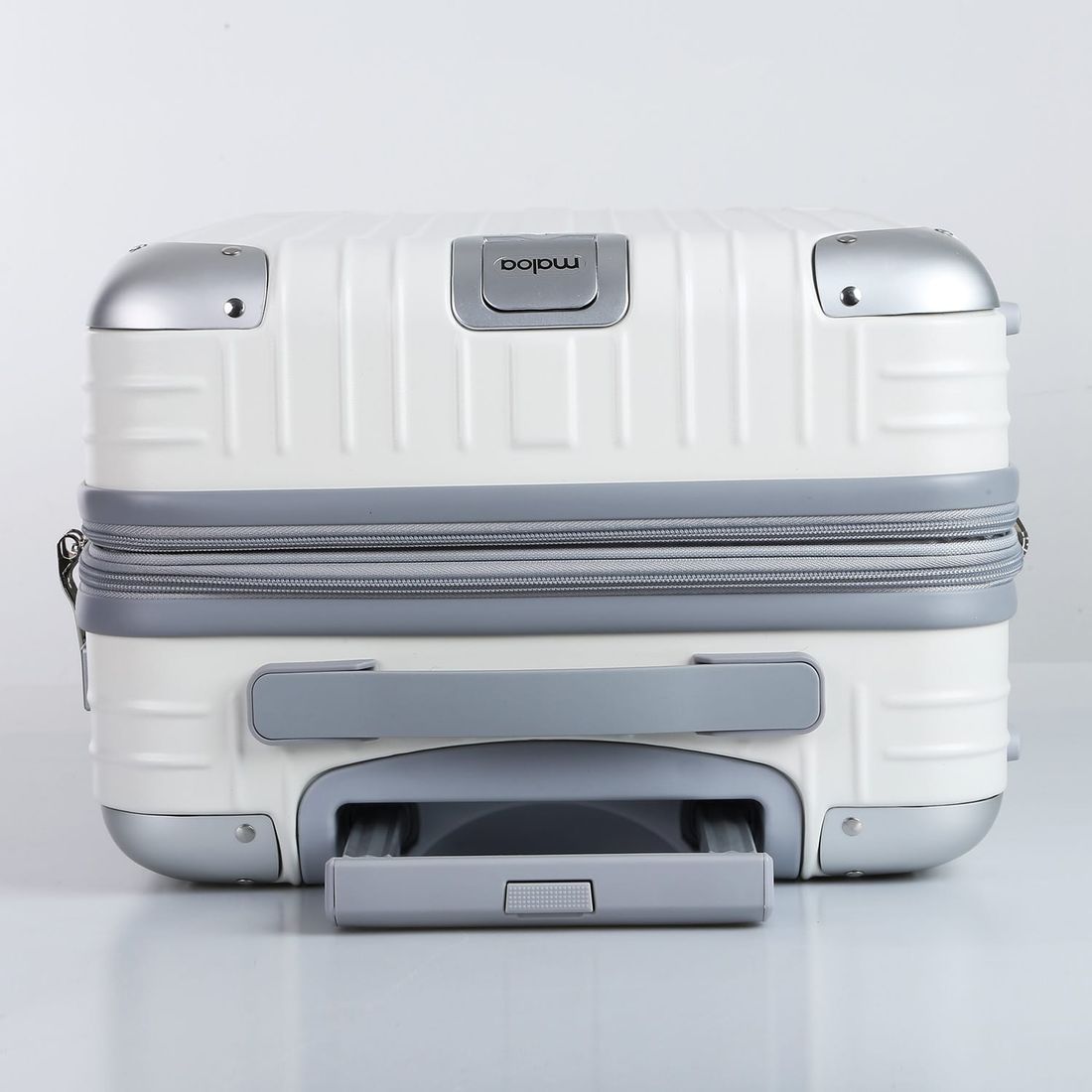 Kit Mala de Viagem Pequena de Bordo 10kg Brasil Branco e Mala Brasil Grande 32kg Branco Kit Mala de Viagem Pequena de Bordo 10kg Brasil Branco e Mala Brasil Grande 32kg Branco