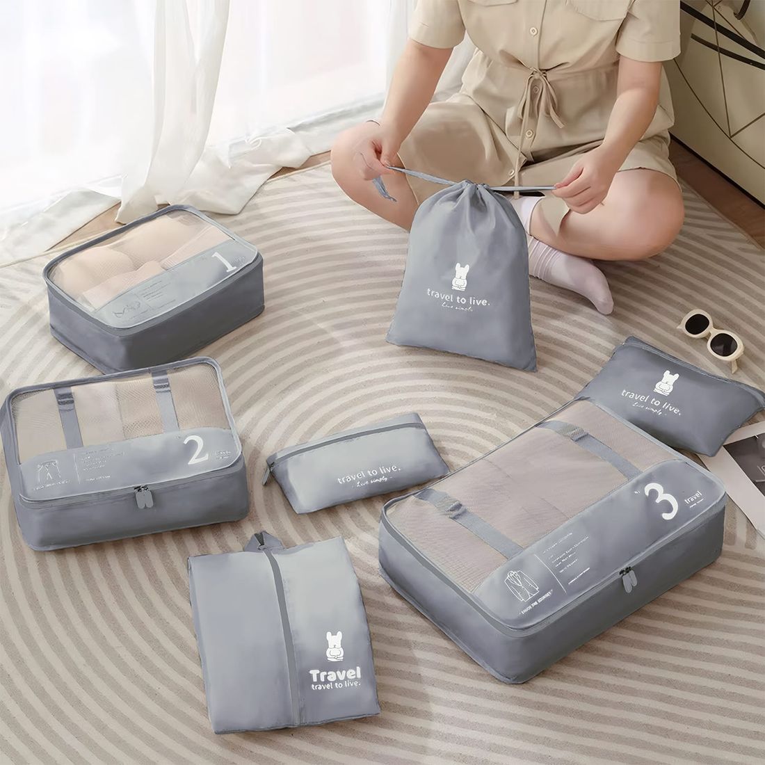 Kit Completo Brasil Prata, Almofada de Pescoço, Kit Frasco 7 Pecas e Organizador de Malas Travel to Live Cinza Kit Completo Brasil Prata, Almofada de Pescoço, Kit Frasco 7 Pecas e Organizador de Malas Travel to Live Cinza