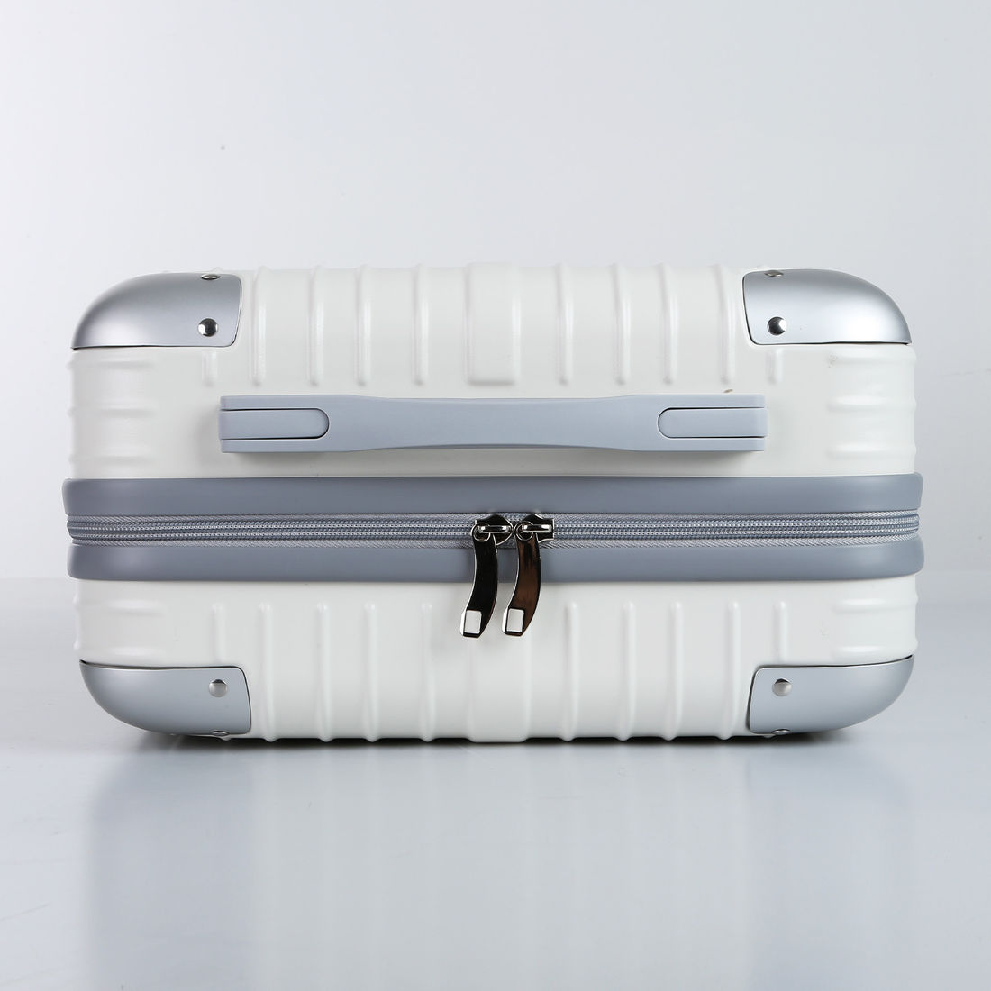 Conjunto Mala de Viagem Pequena de Bordo 10kg ABS Policarbonato com Expansor e Frasqueira Brasil Maloa Branco