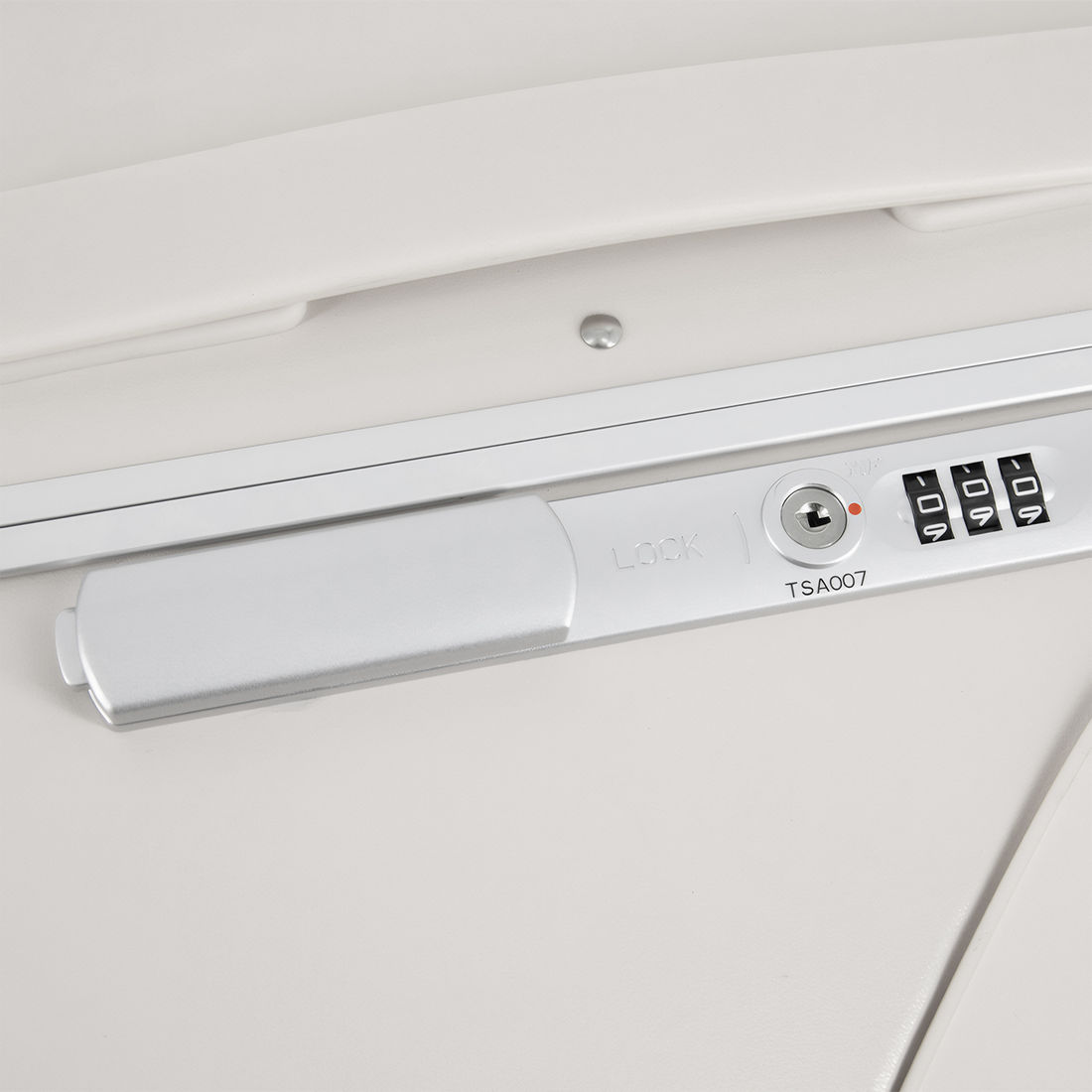 Kit Mala de Assento Grécia Media 23 kg Branca, Bolsa Confort e Tag Good Travel Branca