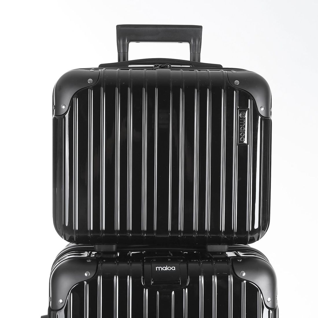 Kit Mala de Bordo 10kg, 23kg e Frasqueira Brasil Maloa Preto PC e ABS com Bolsa Nomad Preto Kit Mala de Bordo 10kg, 23kg e Frasqueira Brasil Maloa Preto PC e ABS com Bolsa Nomad Preto
