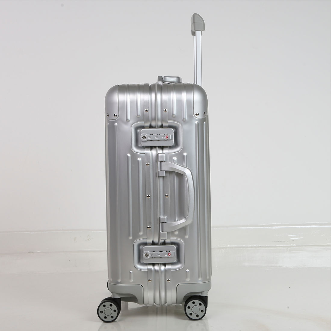 Mala de Viagem Pequena de Bordo 10 kg em Aluminio Dubay Maloa Prata