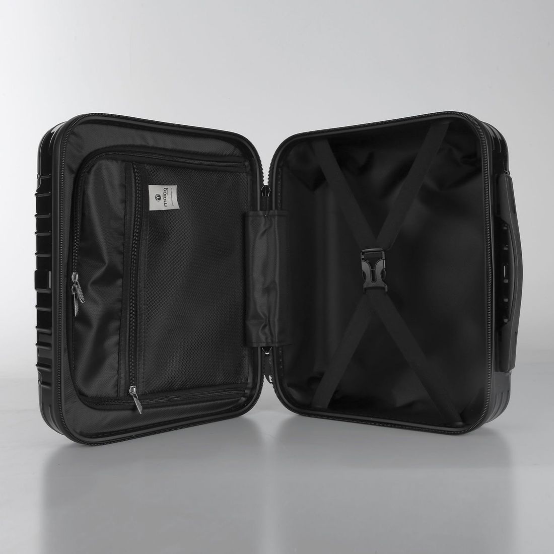 Kit Mala de Bordo 10kg, 23kg e Frasqueira Brasil Maloa Preto PC e ABS com Bolsa Nomad Preto Kit Mala de Bordo 10kg, 23kg e Frasqueira Brasil Maloa Preto PC e ABS com Bolsa Nomad Preto