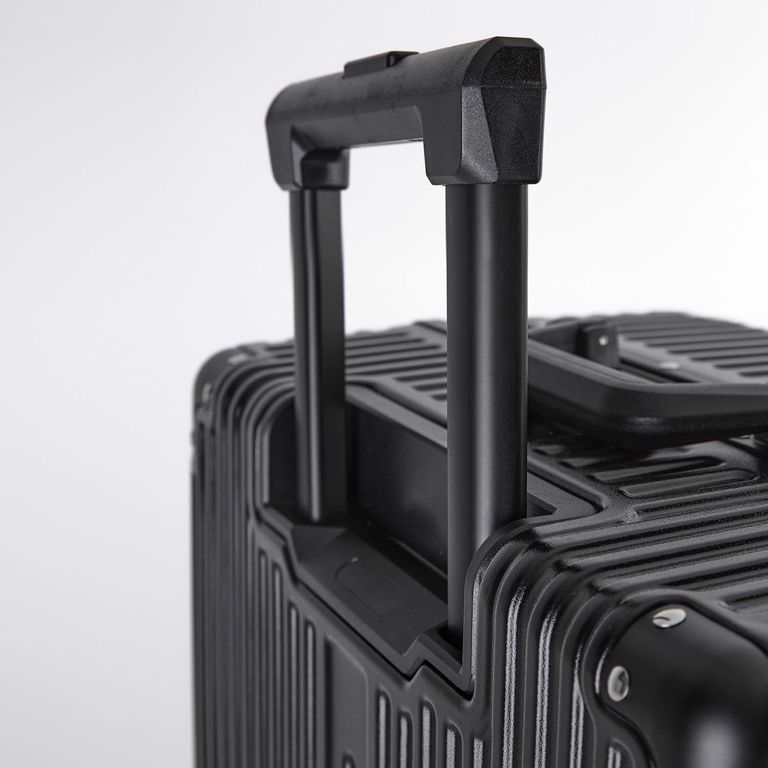 Mala de Viagem Média 23kg Policarbonato ABS Noruega Maloa Preto Mala de Viagem Média 23kg Policarbonato ABS Noruega Maloa Preto