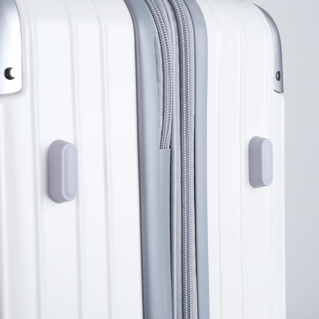 Kit Mala de Viagem Pequena de Bordo 10kg Brasil Branco e Mala Brasil Grande 32kg Branco Kit Mala de Viagem Pequena de Bordo 10kg Brasil Branco e Mala Brasil Grande 32kg Branco
