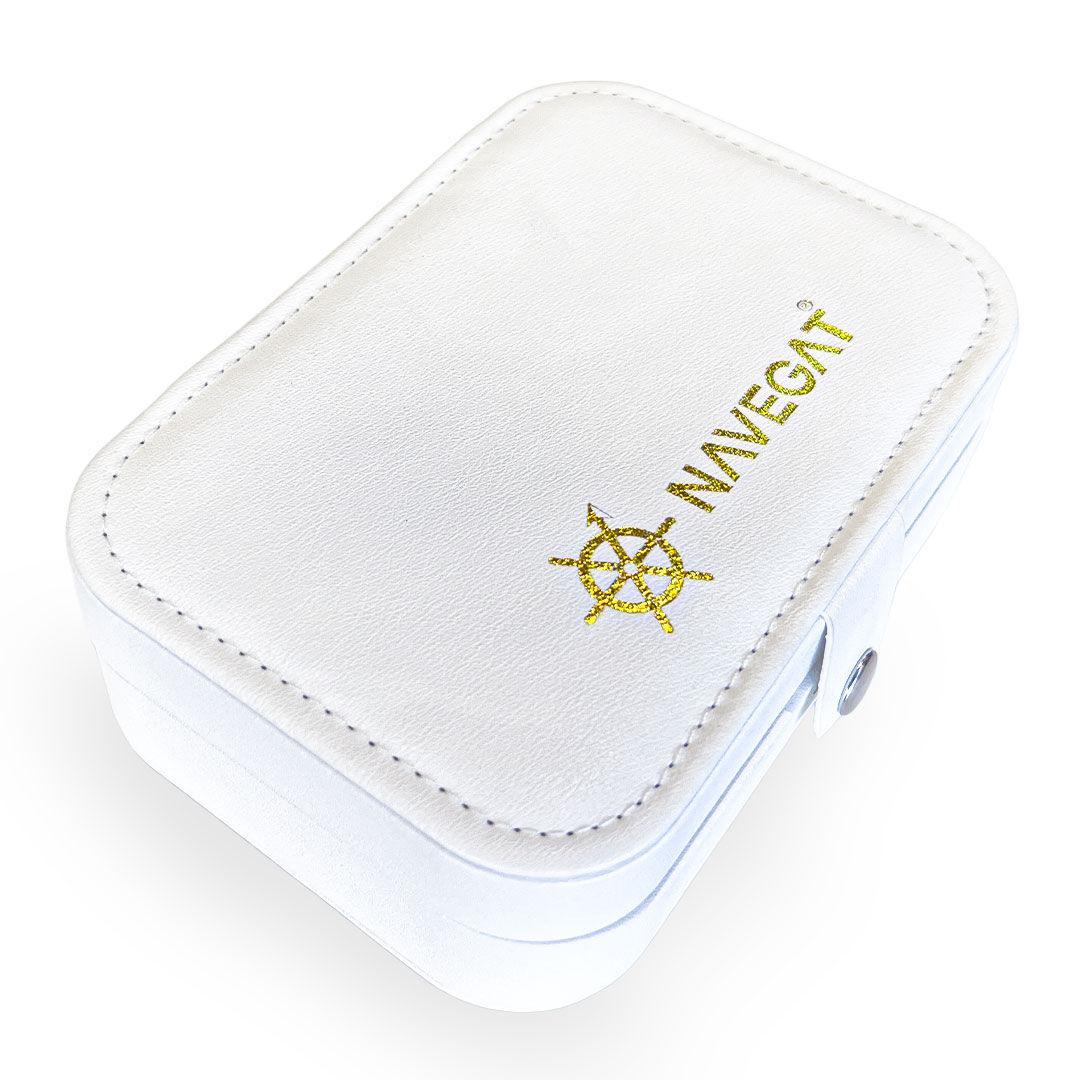 Nécessaire Mini Porta Joias Portátil Estojo com Zíper em Couro Sintético Branco Nécessaire Mini Porta Joias Portátil Estojo com Zíper em Couro Sintético Branco