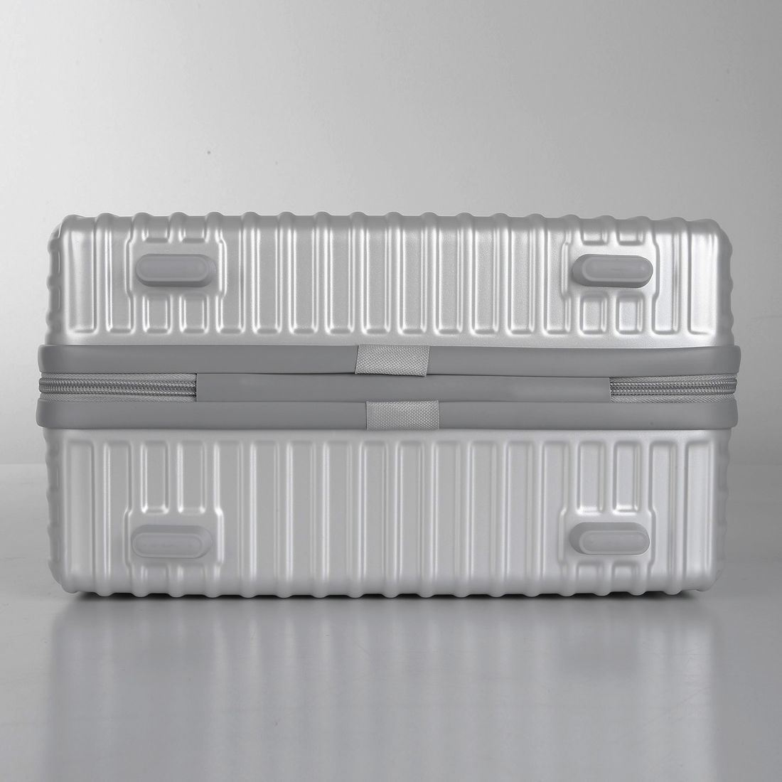 Conjunto Mala de Viagem Pequena de Bordo 10kg Policarbonato ABS Noruega Maloa Prata