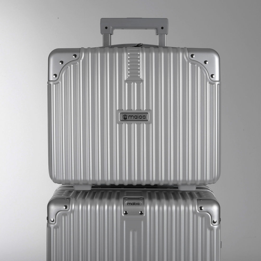 Conjunto Mala de Viagem Pequena de Bordo 10kg Policarbonato ABS Noruega Maloa Prata