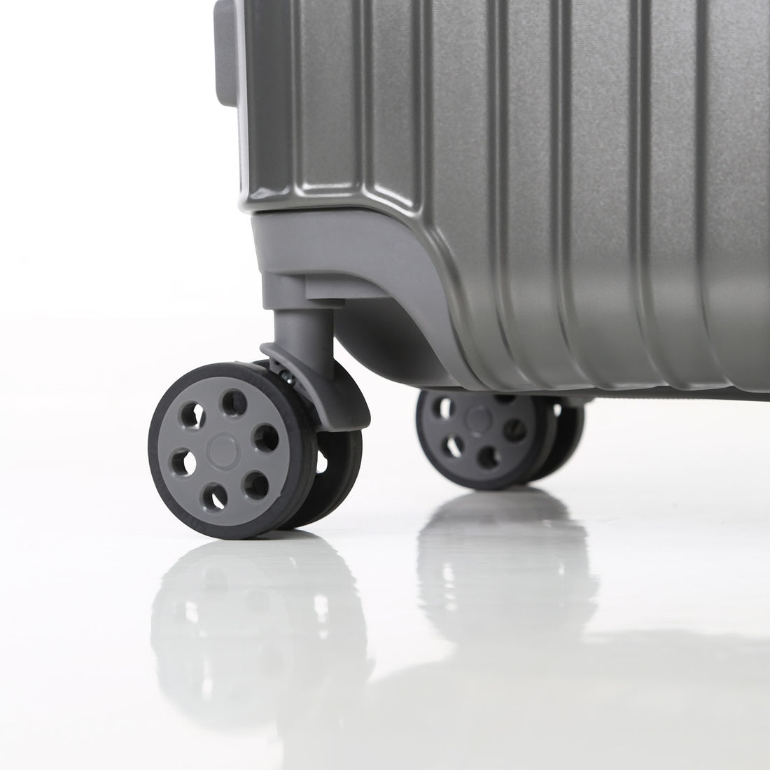 Mala de Viagem Média 23kg ABS Policarbonato com Expansor Brasil Maloa Chumbo