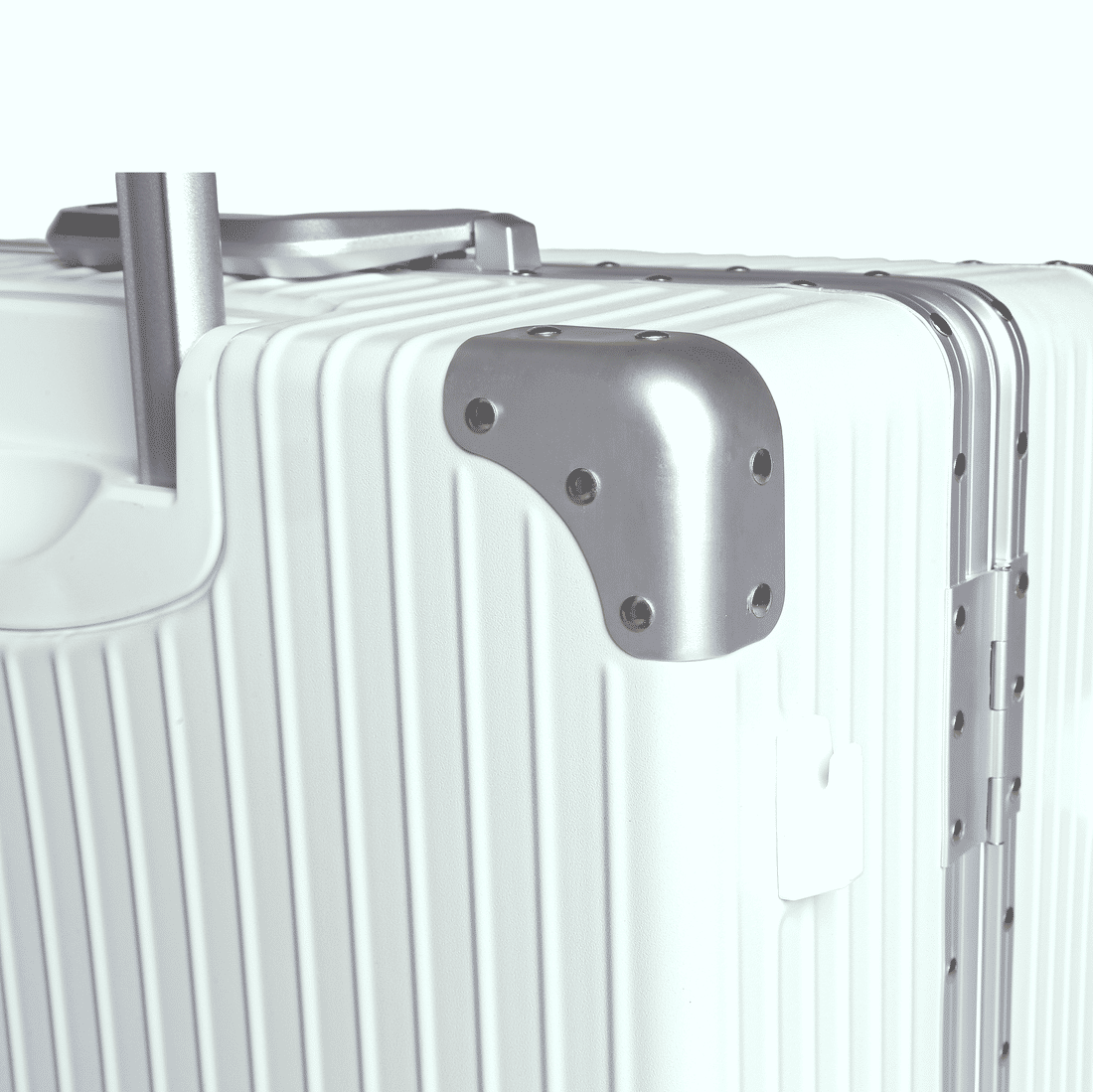 Compre Kit de Malas de Viagem Toronto Branca Media 23kg, Grande 32kg e Frasqueira e GANHE 2 Capas Transparentes Cinza