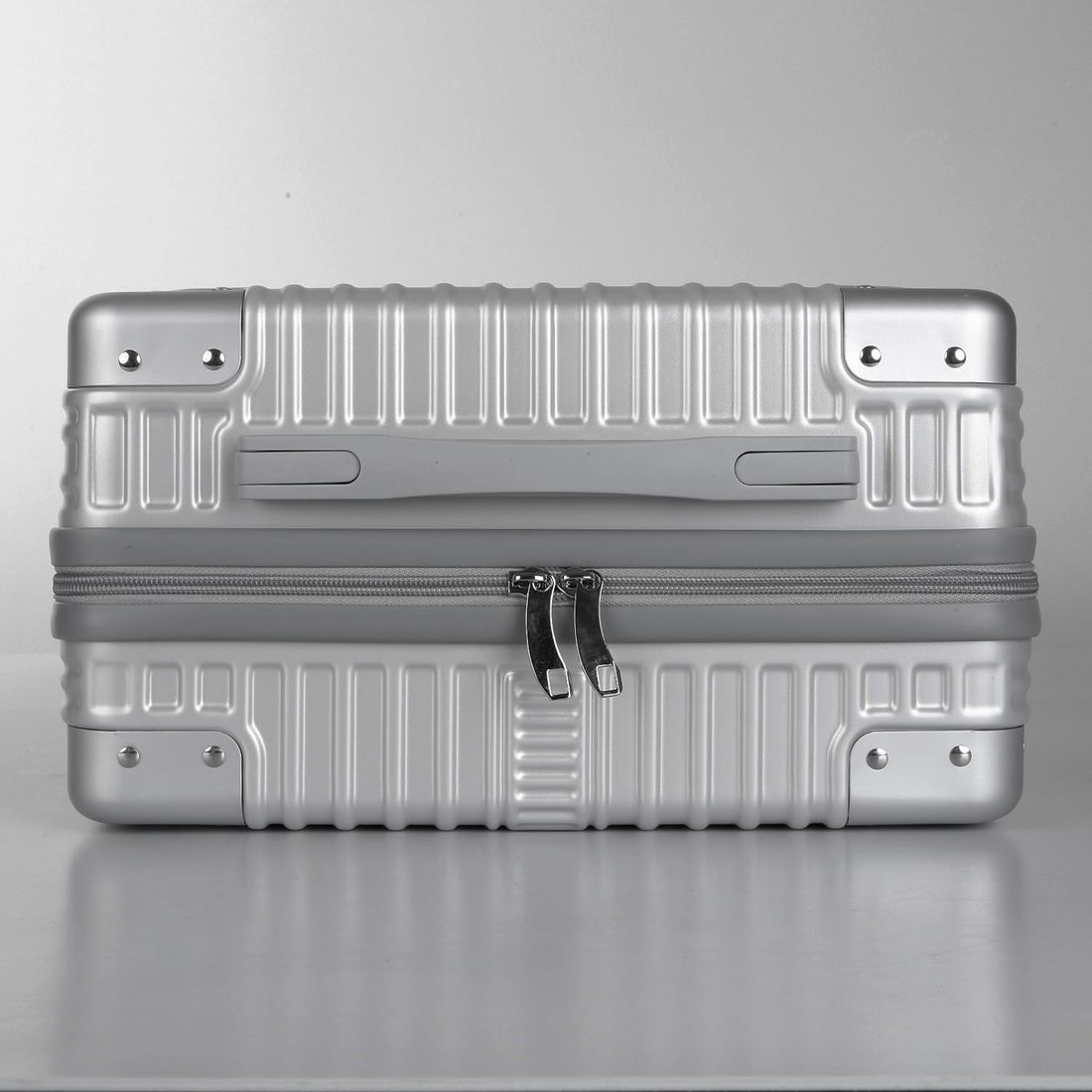 Conjunto Mala de Viagem Grande 32kg Policarbonato ABS Noruega Maloa Prata Conjunto Mala de Viagem Grande 32kg Policarbonato ABS Noruega Maloa Prata