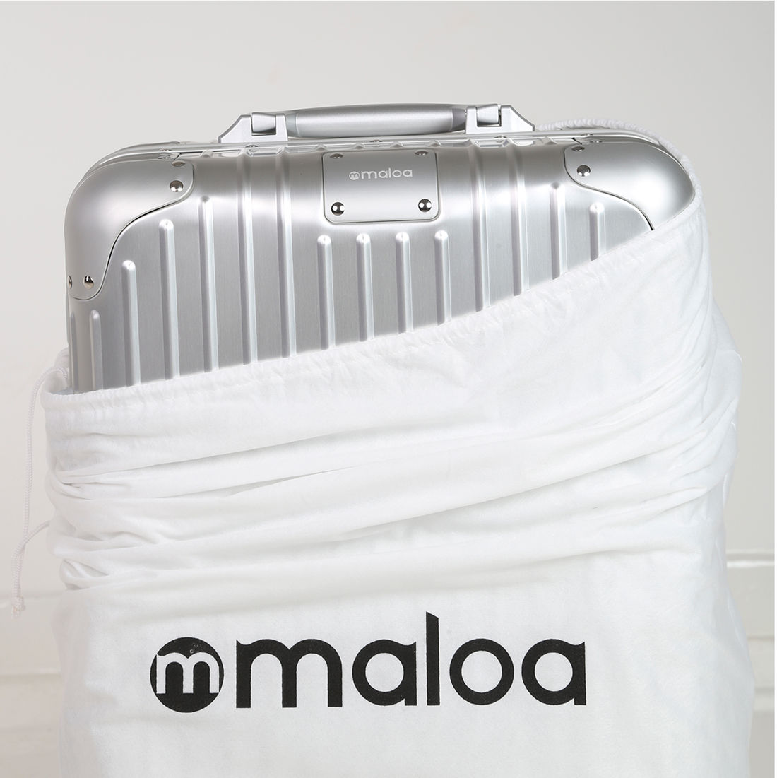Mala de Viagem Pequena de Bordo 10 kg em Aluminio Dubay Maloa Prata