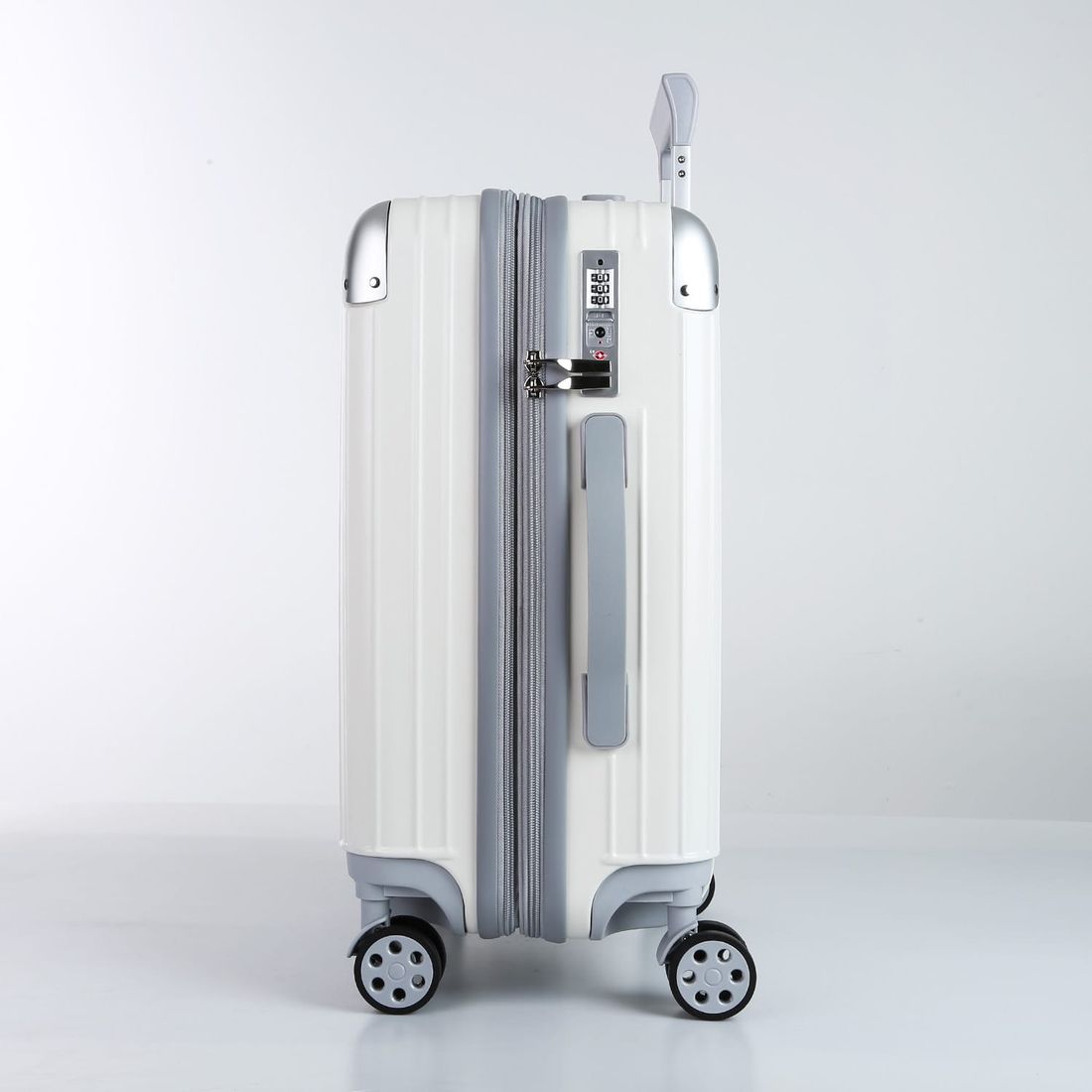 Kit Mala de Viagem Pequena de Bordo 10kg Brasil Branco e Mala Brasil Grande 32kg Branco Kit Mala de Viagem Pequena de Bordo 10kg Brasil Branco e Mala Brasil Grande 32kg Branco