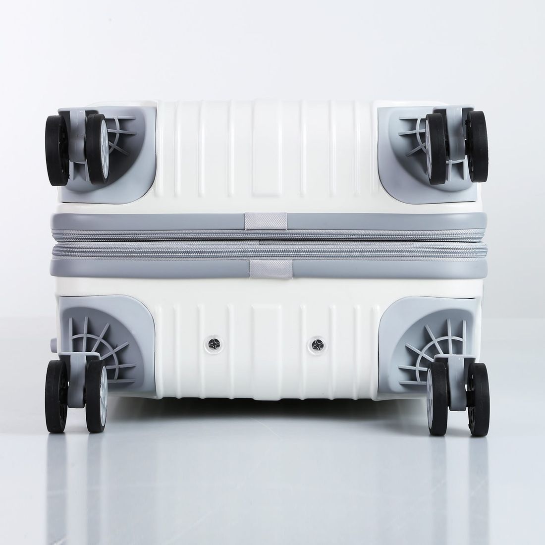 Kit Mala de Viagem Pequena de Bordo 10kg Brasil Branco e Mala Brasil Grande 32kg Branco Kit Mala de Viagem Pequena de Bordo 10kg Brasil Branco e Mala Brasil Grande 32kg Branco