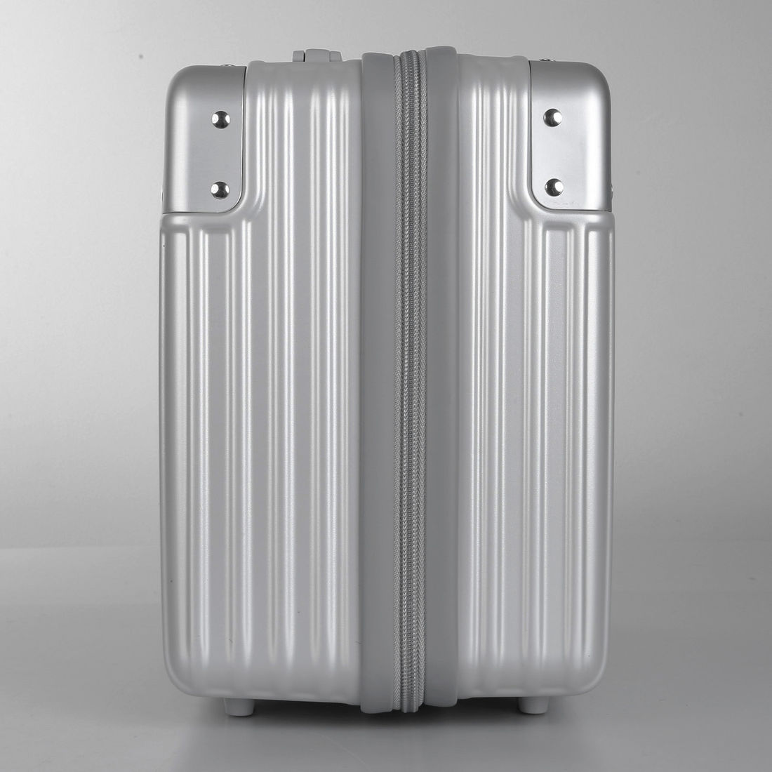 Conjunto Mala de Viagem Pequena de Bordo 10kg Policarbonato ABS Noruega Maloa Prata