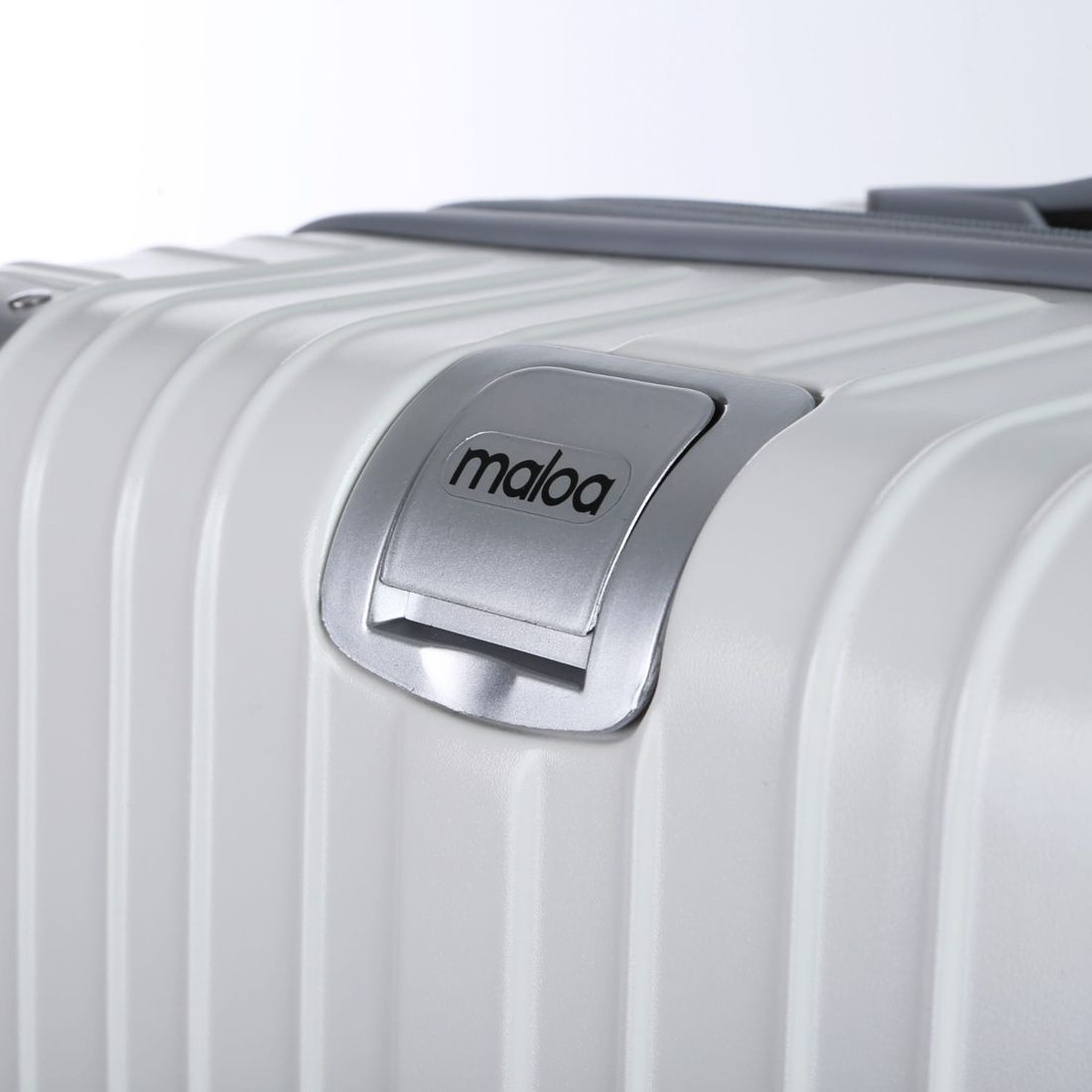 Kit Mala de Viagem Pequena de Bordo 10kg Brasil Branco e Mala Brasil Grande 32kg Branco Kit Mala de Viagem Pequena de Bordo 10kg Brasil Branco e Mala Brasil Grande 32kg Branco