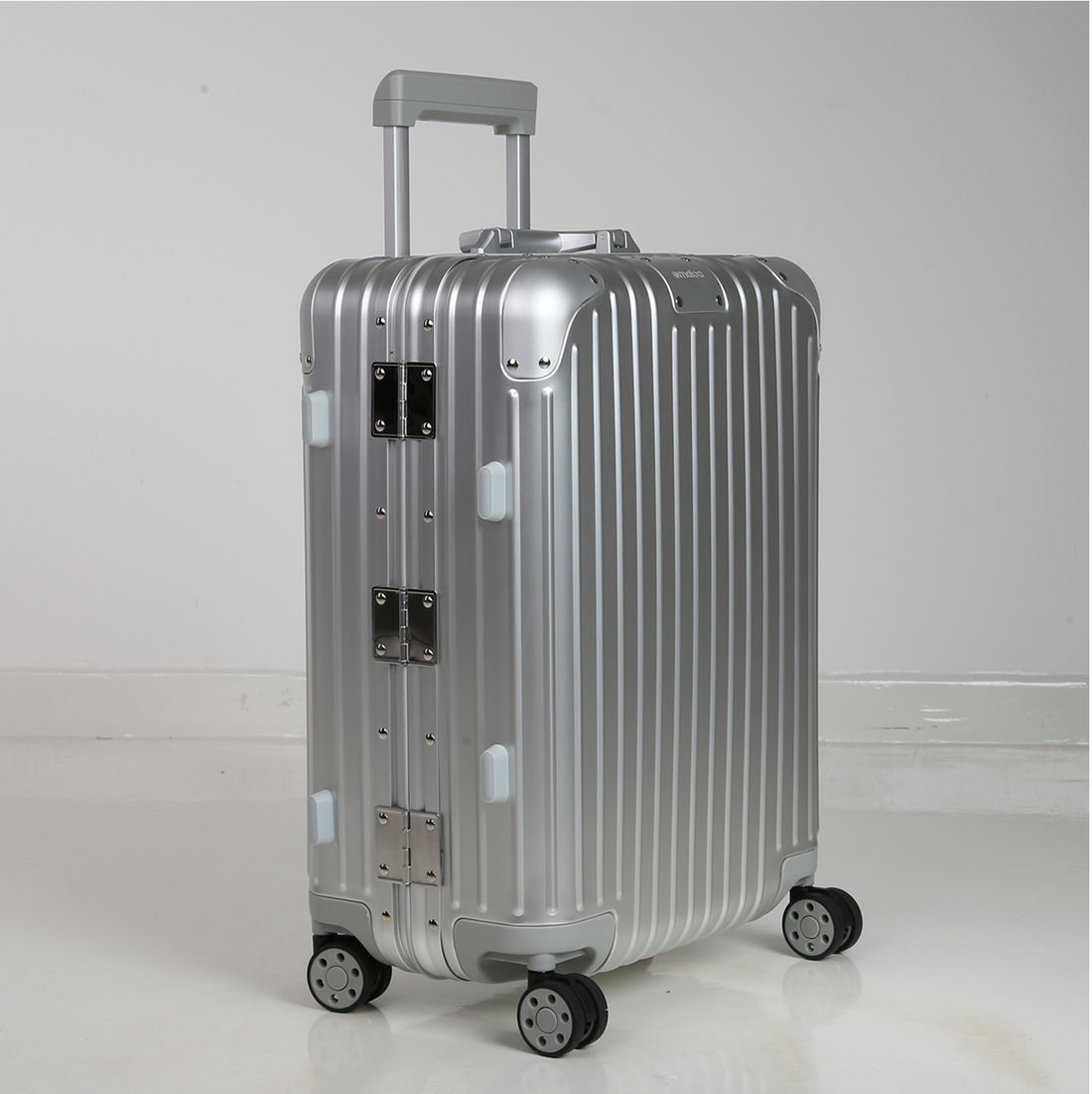 Mala de Viagem Pequena de Bordo 10 kg em Aluminio Dubai Maloa Prata