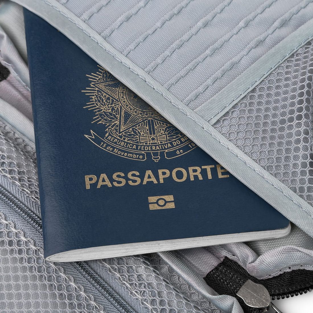 Porta Passaporte e Documentos em Poliéster Preto