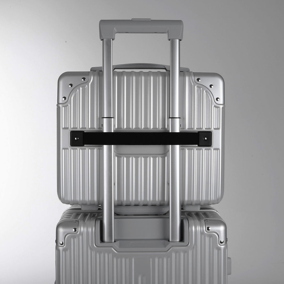 Conjunto Mala de Viagem Pequena de Bordo 10kg Policarbonato ABS Noruega Maloa Prata