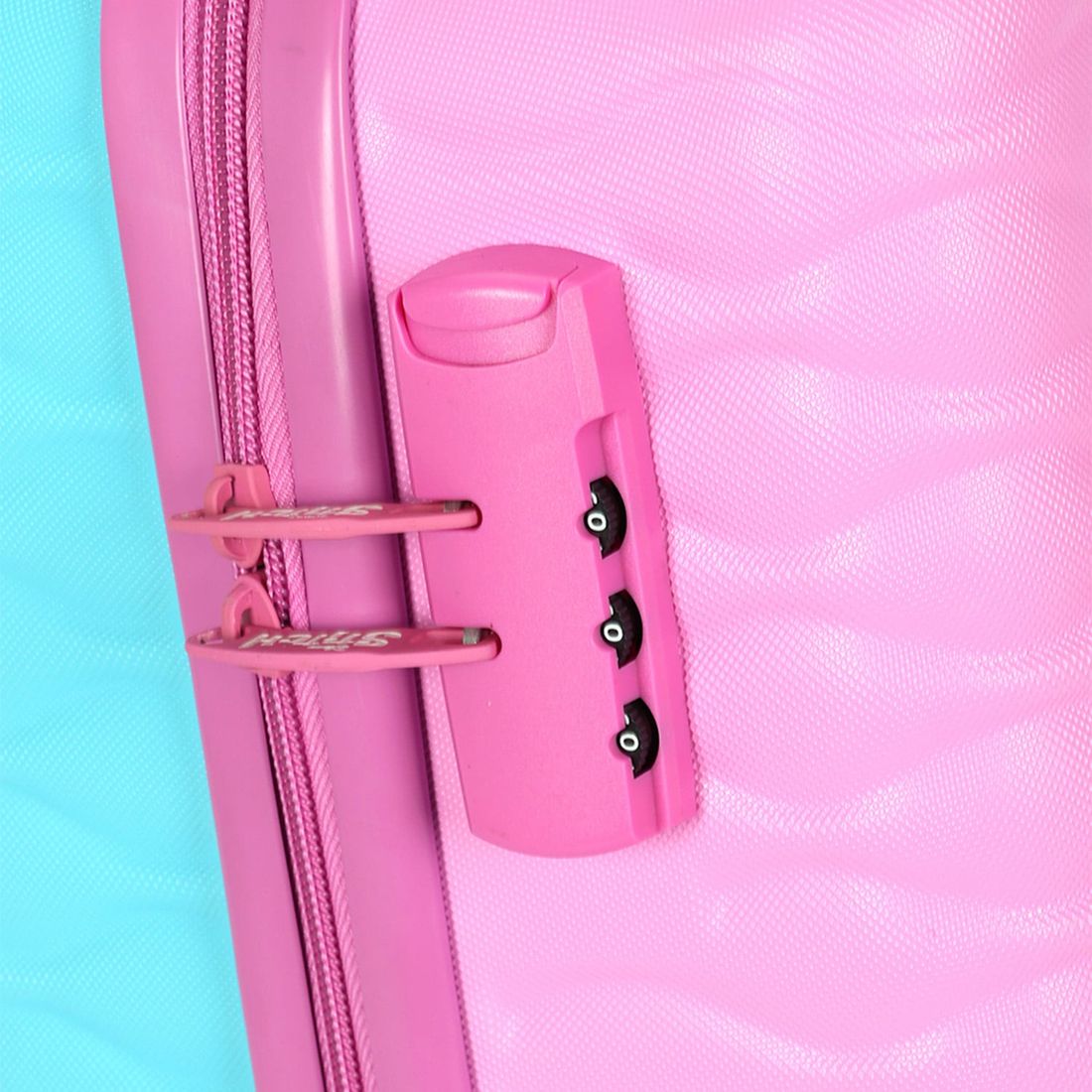 Mala de Viagem Pequena de Bordo 10 kg em ABS Stitch & Angel Love Mala de Viagem Pequena de Bordo 10 kg em ABS Stitch & Angel Love