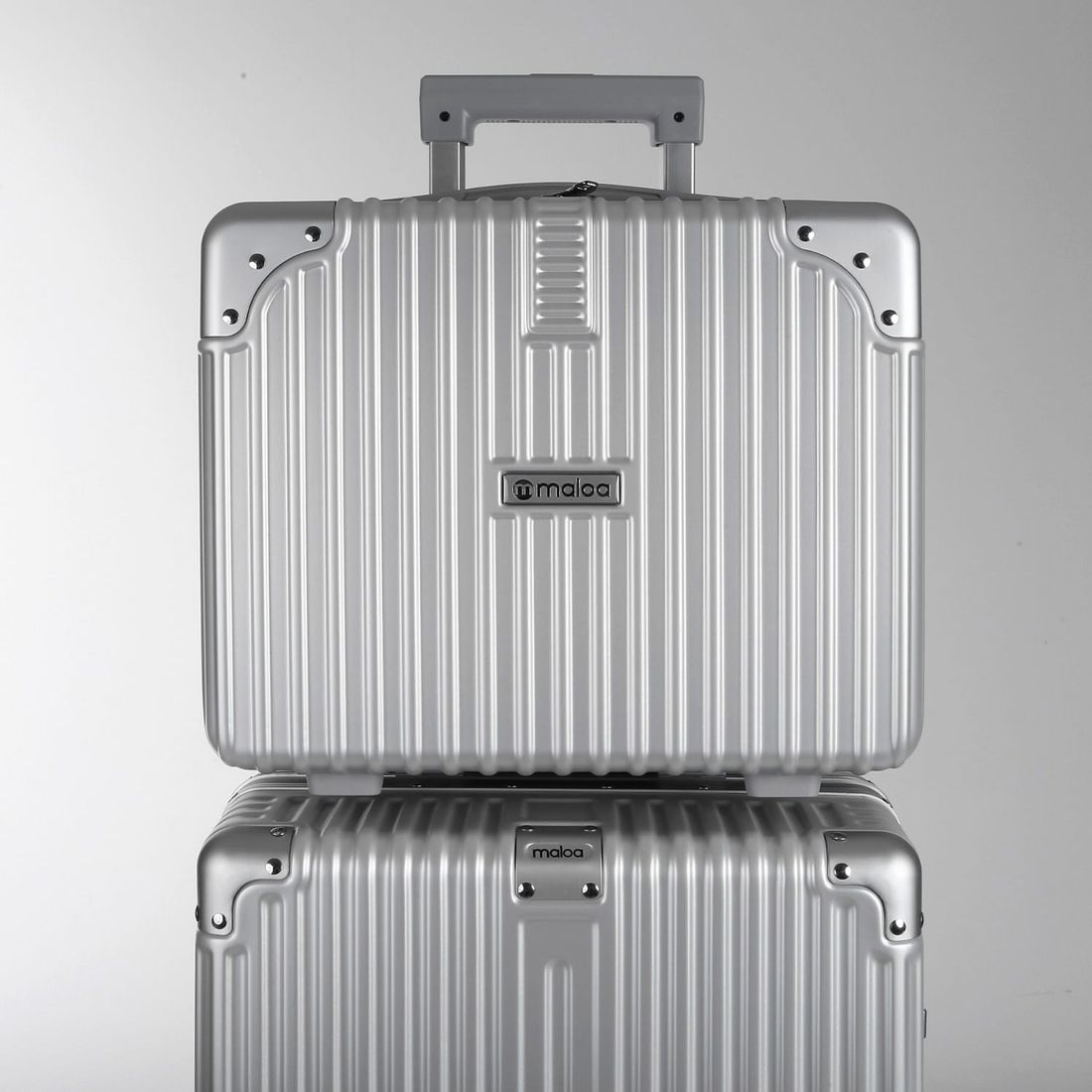 Conjunto Mala de Viagem Grande 32kg Policarbonato ABS Noruega Maloa Prata Conjunto Mala de Viagem Grande 32kg Policarbonato ABS Noruega Maloa Prata