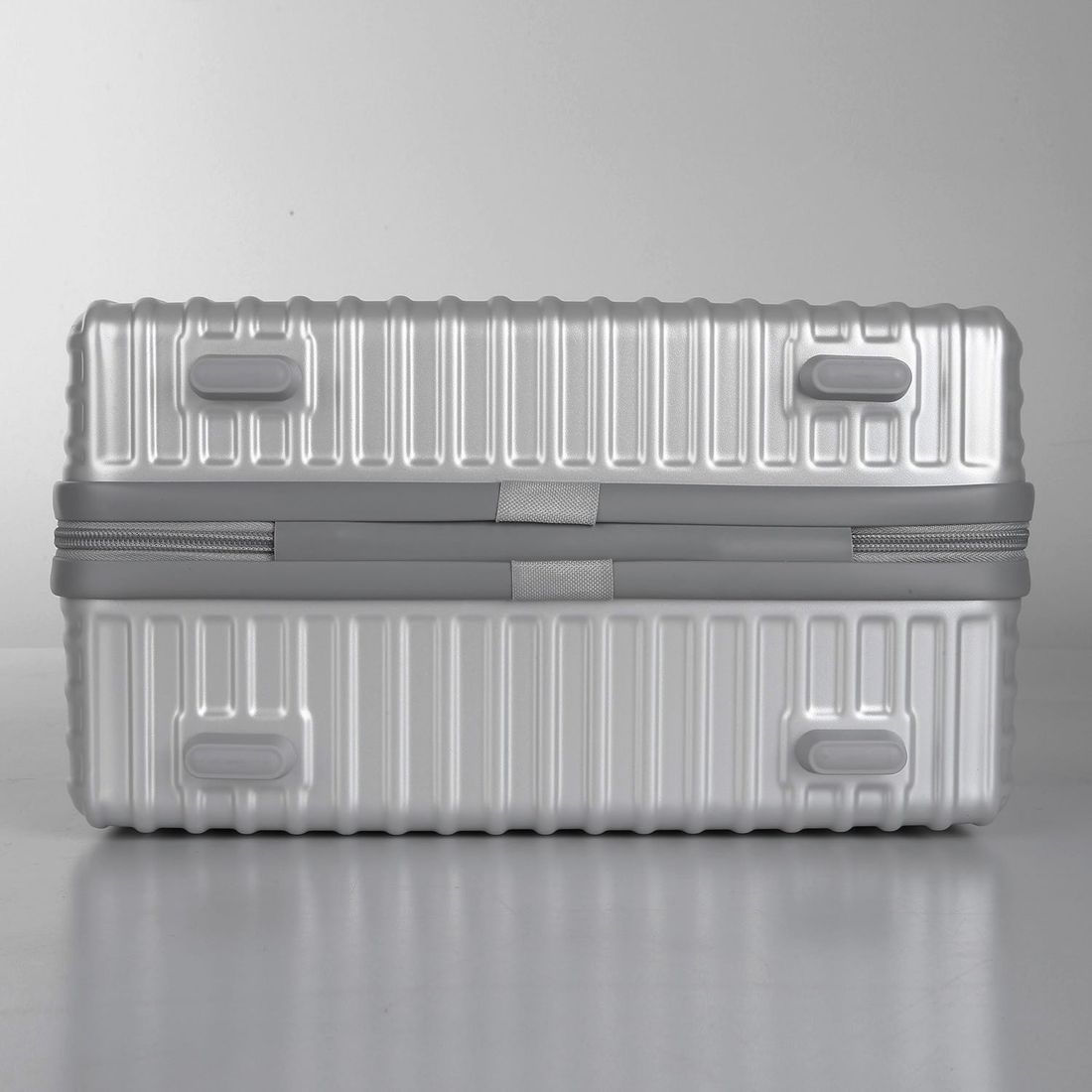 Conjunto Mala de Viagem Grande 32kg Policarbonato ABS Noruega Maloa Prata Conjunto Mala de Viagem Grande 32kg Policarbonato ABS Noruega Maloa Prata