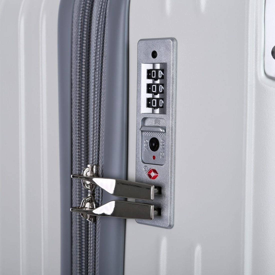 Kit de Mala Pequena de Bordo Brasil Preta e Branca com Tag Good Travel Preta e Branca