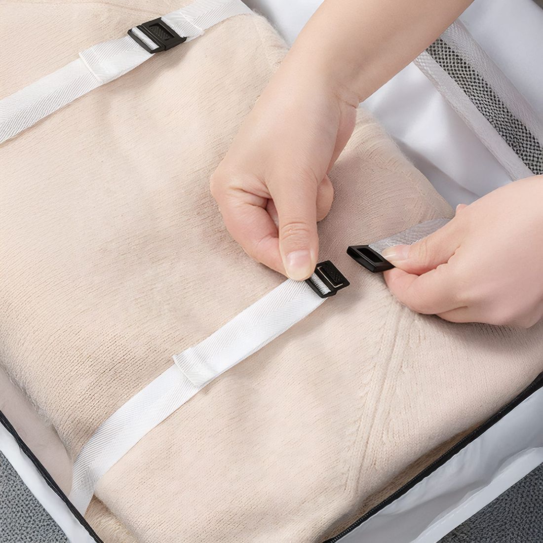 Kit de Mala Pequena 10 kg Holanda Preto e Branco com Organizador de Mala Travel to Live Preto e Branco Kit de Mala Pequena 10 kg Holanda Preto e Branco com Organizador de Mala Travel to Live Preto e Branco