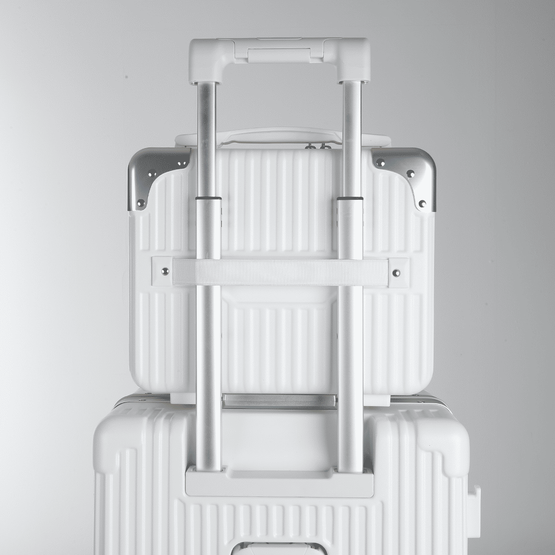 Conjunto Mala de Viagem Pequena de Bordo 10kg Policarbonato Suécia e Frasqueira Bali Maloa Branco